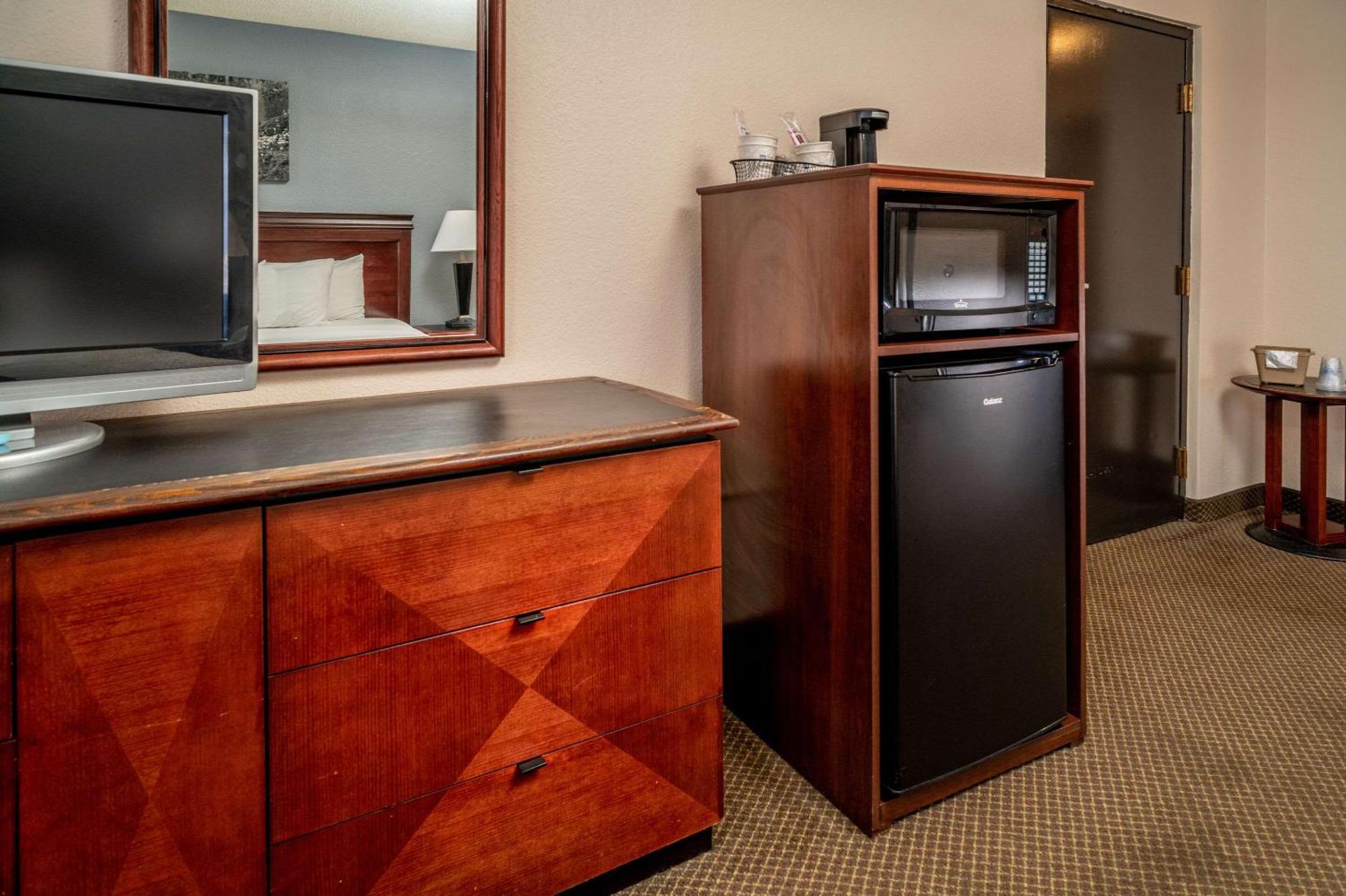 Rodeway Inn Barboursville Экстерьер фото