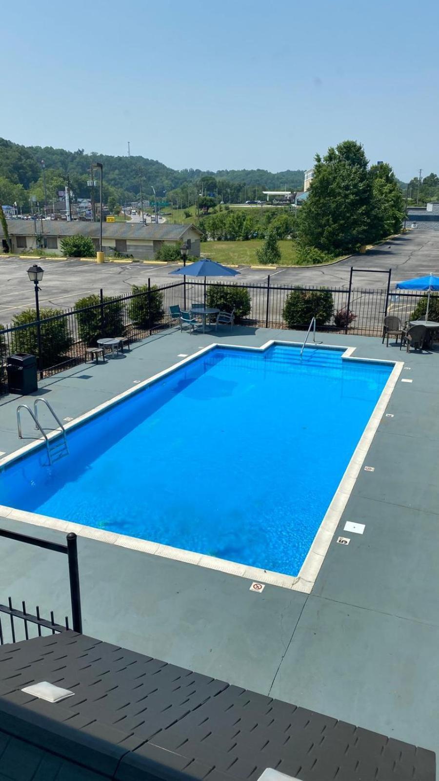Rodeway Inn Barboursville Экстерьер фото